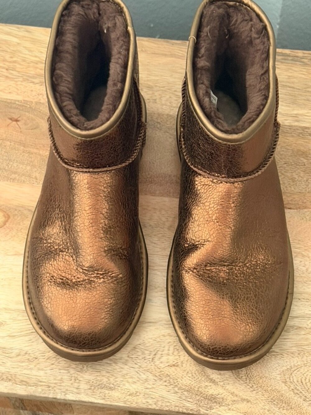 UGG Classic Mini Metallic Sparkle Bronze Shearling Boots Women’s Size 8 NWOB - Picture 2 of 10
